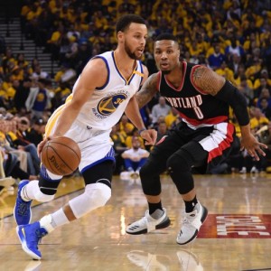 开云入口-弗莱：利拉德绝对值名人堂 他每年都带队季后赛 只是遇到了宇宙勇